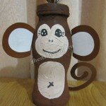 обезьянка из пластиковых бутылок